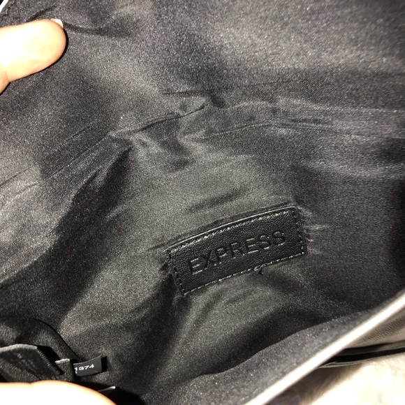 Express wristlet - Picture 3 of 3